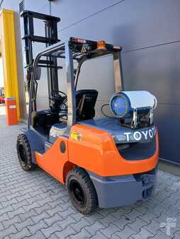 Chariots élévateurs GPL 2018  Toyota 02-8FGJF35 (5)
