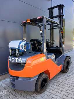 Chariots élévateurs GPL 2018  Toyota 02-8FGJF35 (6)