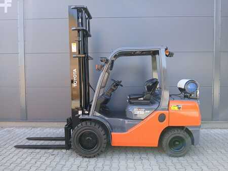 Chariots élévateurs GPL 2018  Toyota 02-8FGJF35 (9)