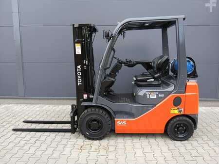 Empilhador a gás 2011  Toyota 02-8FGF18 (9)