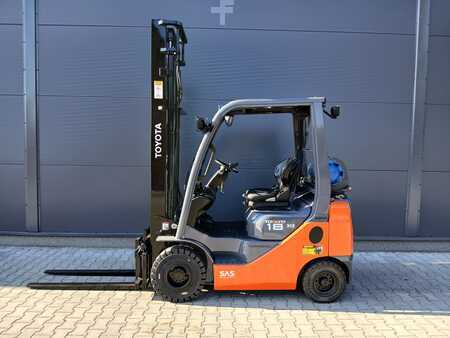 Empilhador a gás 2014  Toyota 02-8FGF18 (9)