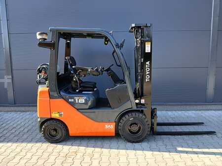 Empilhador a gás 2019  Toyota 02-8FGF18 (2)