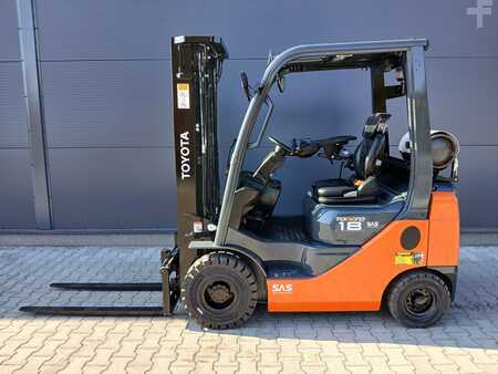 Empilhador a gás 2019  Toyota 02-8FGF18 (9)
