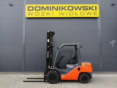 Diesel truck 2013  Toyota 02-8FDF30 (10)