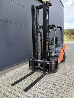 Diesel truck 2013  Toyota 02-8FDF30 (4)