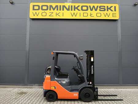 Empilhador a gás 2020  Toyota 02-8FGF18 (1)