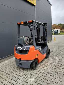 Empilhador a gás 2020  Toyota 02-8FGF18 (6)