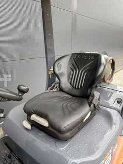 Empilhador a gás 2020  Toyota 02-8FGF18 (8)