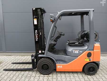 Empilhador a gás 2020  Toyota 02-8FGF18 (9)