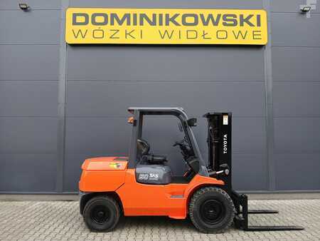 Dízel targoncák 2005  Toyota 42-7FD45 (1)