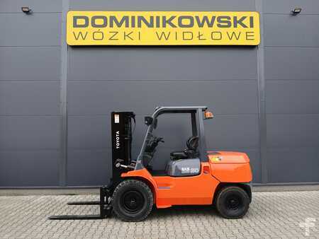 Dízel targoncák 2005  Toyota 42-7FD45 (10)