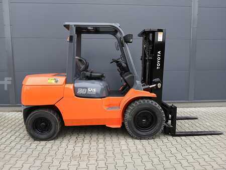 Dízel targoncák 2005  Toyota 42-7FD45 (2)