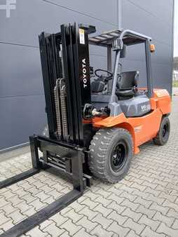 Dízel targoncák 2005  Toyota 42-7FD45 (4)