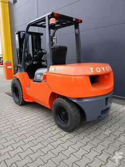 Dízel targoncák 2005  Toyota 42-7FD45 (5)