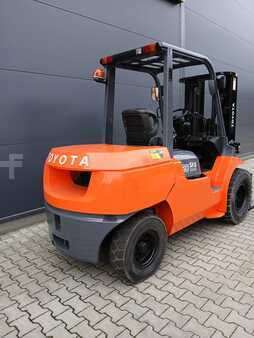 Dízel targoncák 2005  Toyota 42-7FD45 (6)