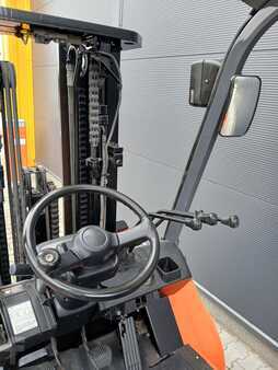 Dízel targoncák 2005  Toyota 42-7FD45 (7)