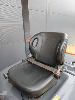 Dízel targoncák 2005  Toyota 42-7FD45 (8)