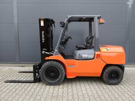 Dízel targoncák 2005  Toyota 42-7FD45 (9)