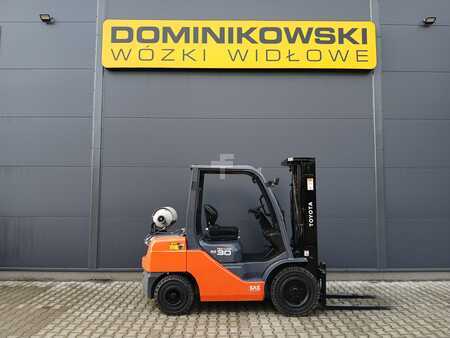 LPG VZV 2015  Toyota 02-8FGF30 (1)