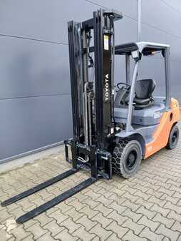 Dízel targoncák 2016  Toyota 52-8FDF25 (4)
