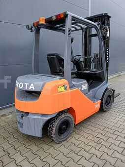 Dízel targoncák 2016  Toyota 52-8FDF25 (6)