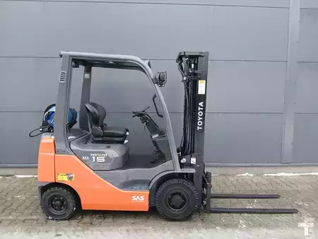 Gas truck 2010  Toyota 02-8FGF15 (2)