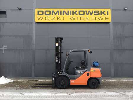 Carretilla elevadora GLP 2014  Toyota 02-8FGF30 (10)