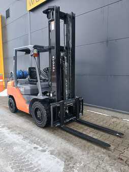 Carretilla elevadora GLP 2014  Toyota 02-8FGF30 (3)