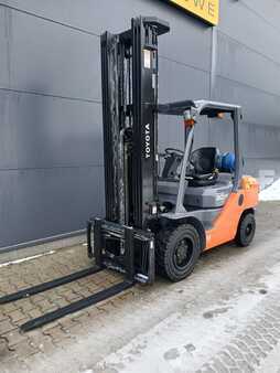 Carretilla elevadora GLP 2014  Toyota 02-8FGF30 (4)