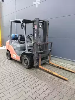 Carretilla elevadora GLP 2011  Toyota 02-8FGF25 (3)