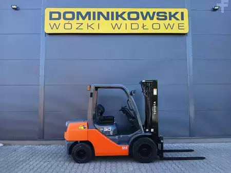 Dízel targoncák 2014  Toyota 02-8FDF30 (1)