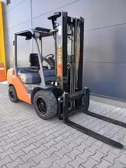Dízel targoncák 2014  Toyota 02-8FDF30 (3)