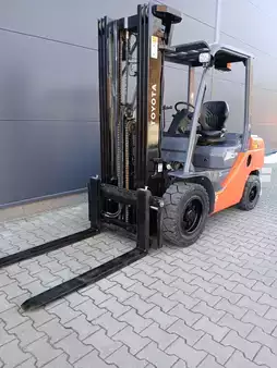 Dízel targoncák 2014  Toyota 02-8FDF30 (4)