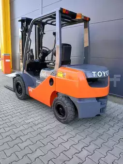 Dízel targoncák 2014  Toyota 02-8FDF30 (5)