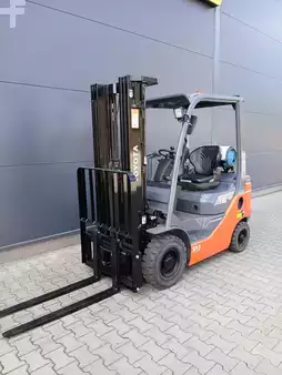 Gázüzemű targoncák 2021  Toyota 02-8FGF18 (4)