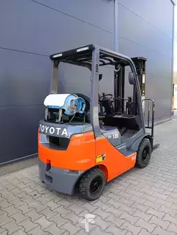 Gázüzemű targoncák 2021  Toyota 02-8FGF18 (6)