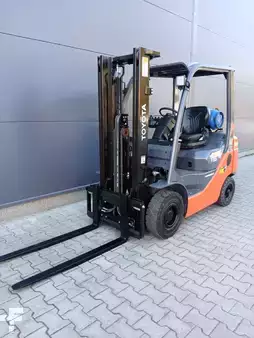 Empilhador a gás 2018  Toyota 02-8FGF15 (4)