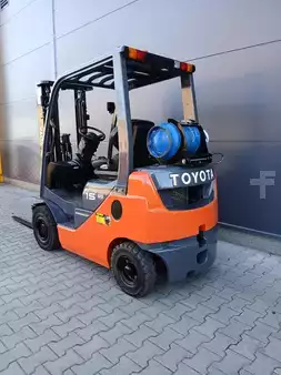 Empilhador a gás 2018  Toyota 02-8FGF15 (5)