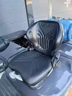 Empilhador a gás 2018  Toyota 02-8FGF15 (8)