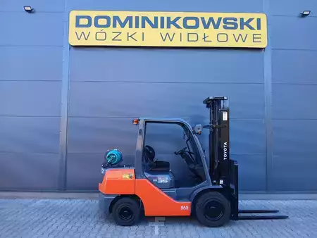 Gasoltruck 2019  Toyota 02-8FGJF35 (1)