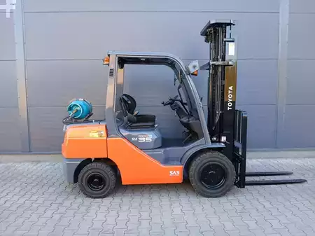 Gasoltruck 2019  Toyota 02-8FGJF35 (2)