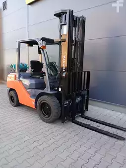 Gasoltruck 2019  Toyota 02-8FGJF35 (3)