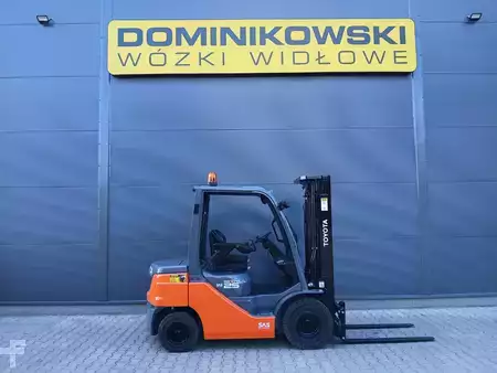 Empilhador diesel 2022  Toyota 52-8FDF25 (1)