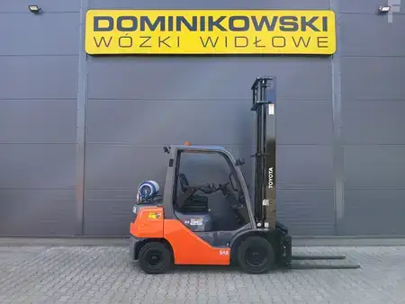 Wózki gazowe 2011  Toyota 02-8FGF25 (1)