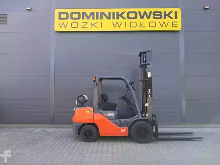 Gasoltruck 2018  Toyota 02-8FGJF35 (1)