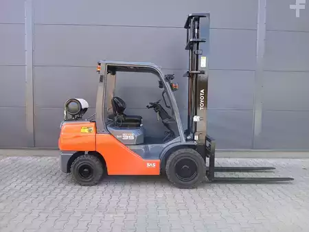 Gasoltruck 2018  Toyota 02-8FGJF35 (2)