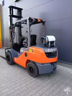 Gasoltruck 2018  Toyota 02-8FGJF35 (5)