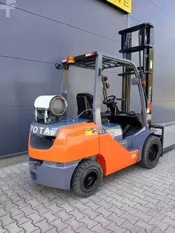 Gasoltruck 2018  Toyota 02-8FGJF35 (6)
