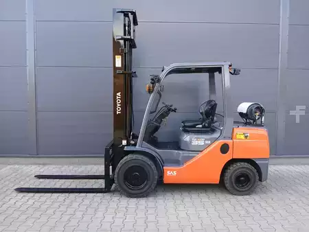 Gasoltruck 2018  Toyota 02-8FGJF35 (9)