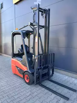 Carrelli elettrici 3 ruote 2019  Linde E12-02 (3)